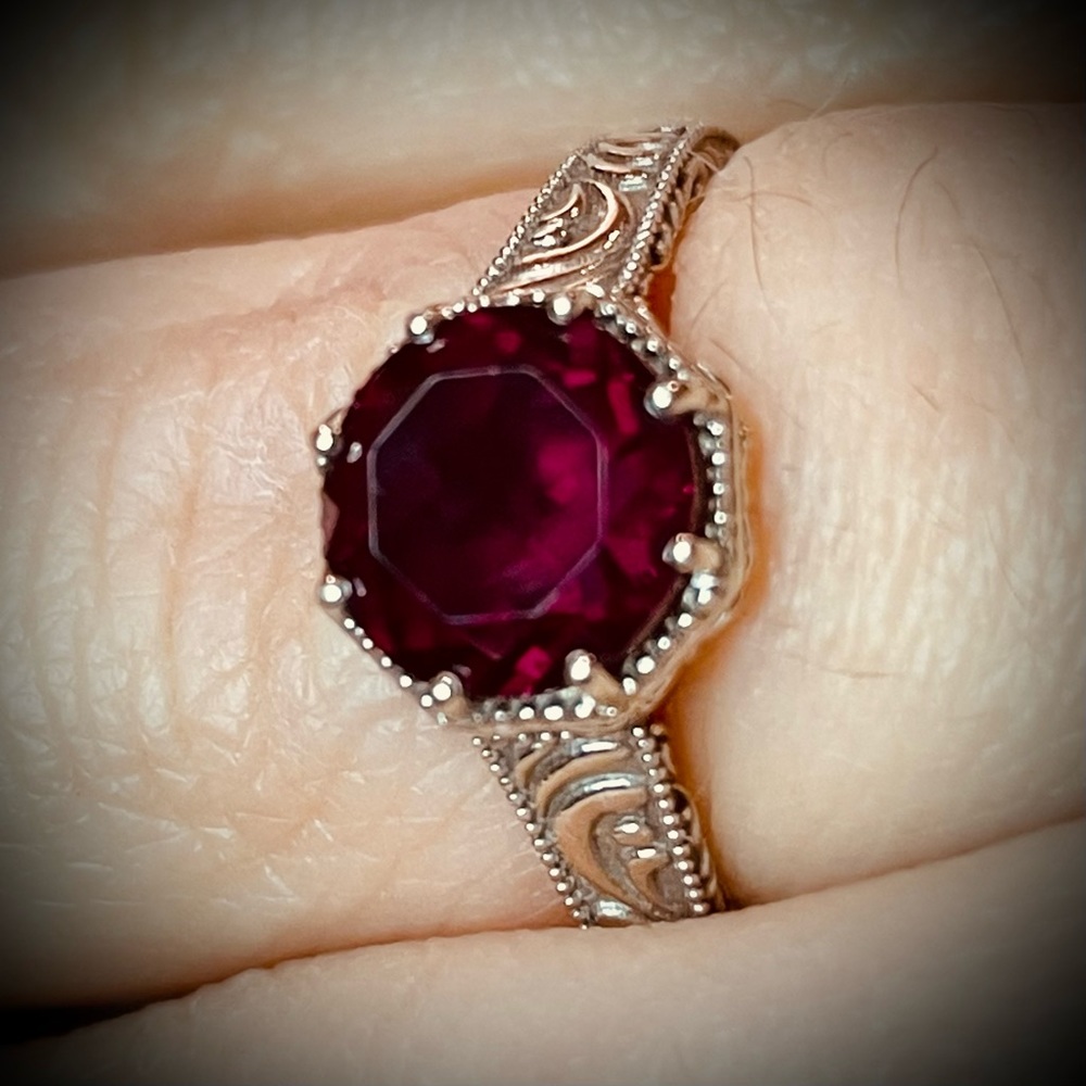 Edwardian Filigree ring with Rhodolite Garnet - Picture 6 of 10